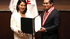 epaselect epa13113619 Peru's President-elect Keiko Fujimori (L) receives her official credentials from Roberto Burneo (R), president of the National Elections Board (JNE), in Lima, Peru, 15 July 2026. Fujimori received her credentials as Peru's president-elect for the 2026–2031 term at a public ceremony presided over by the National Elections Board (JNE), ahead of her inauguration, which will take place on July 28, Peru's National Day.  EPA/Paolo Aguilar