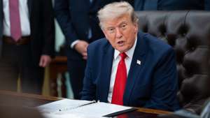 epa13140601 US President Donald J. Trump gives remarks in the Oval Office of the White House in Washington, DC, USA, 29 July 2026. US President Trump announced a 22 billion US dollar modernization project to overhaul Washington Dulles International Airport.  EPA/AARON SCHWARTZ / POOL