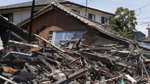 epa13143216 A view of the damaged houses following a powerful earthquake in Yatsushiro, Kumamoto Prefecture, southwestern Japan, 31 July 2026. Rescue operations continue across Kumamoto Prefecture, where at least 34 people have died and several injured following a 7.1-magnitude earthquake on 28 July that damaged critical infrastructure, leaving tens of thousands of residents without power and water amid sweltering heat, according to local authorities.  EPA/RODRIGO REYES MARIN
