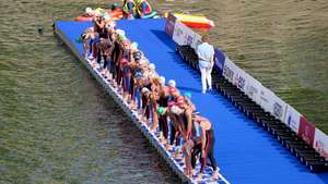 epa13151008 Swimmers at the start in the Men's 5km of the Open Water at the European Aquatics Championships in Paris, France, 05 August 2026.  EPA/FRANCO ARLAND