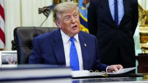 epa13160052 US President Donald Trump speaks before signing an executive order reviewing childhood vaccine recommendations in the Oval Office of the White House in Washington, DC, USA, 10 August 2026. The order maintains recommendations for vaccines against 11 diseases, including measles and polio, while calling for others, including hepatitis A, hepatitis B and meningococcal disease, to be limited to high-risk populations.  EPA/BONNIE CASH / POOL