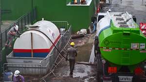 epa12532594 A man fills a tank with diesel fuel outside the Hangar Convention Center where COP30 is being held in Belem, Brazil, 17 November 2025.  EPA/ANDRE BORGES