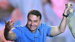 epa13147781 The senator and candidate for the Presidency of Brazil for the Liberal Party Flavio Bolsonaro reacts during the regional convention of his party in the 'Parque da Cidade' (City Park) in Brasilia, Brazil, 02 August 2026.  EPA/ANDRE BORGES