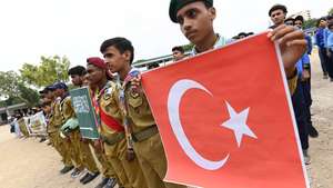 epa13159333 Pakistani schoolboys hold Turkish and Saudi Arabian flags to celebrate the Pakistan-Saudi Arab-Turkish joint defence pact, during a rally ahead of Pakistan’s Independence Day celebrations in Karachi, Pakistan,10 August 2026. Pakistan marks its 79th Independence Day on 14 August 2026, commemorating its independence in 1947.  EPA/SHAHZAIB AKBER