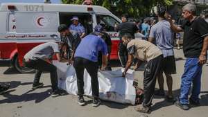 epa13178765 Palestinians carry the body of a person killed following an Israeli airstrike in Gaza City, 19 August 2026. According to the Ministry of Health in Gaza, at least nine Palestinians were killed and 15 others were injured following an Israeli airstrike in Gaza City.  EPA/MOHAMMED SABER