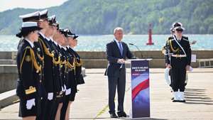 epa13170999 Polish Prime Minister Donald Tusk (C) speaks during the Polish Armed Forces Day in Gdynia, northern Poland, 15 August 2026. Polish Armed Forces Day is a national holiday celebrated annually on 15 August in Poland, commemorating the anniversary of the 1920 victory over Soviet Russia at the Battle of Warsaw during the Polish-Soviet War.  EPA/Andrzej Jackowski POLAND OUT