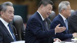 epa13188428 China’s President Xi Jinping gestures towards King Abdullah II of Jordan (not pictured) during a bilateral meeting at the Great Hall of the People in Beijing, China, 24 August, 2026.  EPA/ANDRES MARTINEZ CASARES / POOL