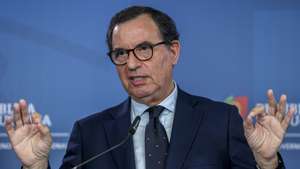 O ministro da Economia e da Coesão Territorial, Manuel Castro Almeida, durante uma conferencia de imprensa para balanço da execução do Plano de Recuperação e Resiliência (PRR), esta manhã no Campus XXI em Lisboa, 28 de agosto de 2026. MIGUEL A. LOPES/LUSA