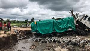 O ciclone Gombe provocou 11 mortes em Moçambique indica um balanço provisório hoje divulgado pelas autoridades moçambicanas, em Nampula, Moçambique, 12 de março de 2022. A tempestade Gombe chegou à costa moçambicana na madrugada de sexta-feira na categoria de ciclone intenso com chuva torrencial e vento de 165 quilómetros por hora, com rajadas superiores a 200 km/hora. ANDRÉ CATUEIRA/LUSA