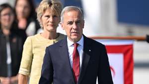 epa13093754 Canadian Prime Minister Mark Carney (R) and his wife, Diana Fox Carney (L), arrive at Esenboga Airport ahead of the 2026 NATO Heads of State and Government Summit in Ankara, Turkey, 07 July 2026. The summit will take place on 07 and 08 July, focusing on strengthening defense industrial production and securing long-term military aid for Ukraine.  EPA/Muhammed Abdullah Kurtar  / POOL
