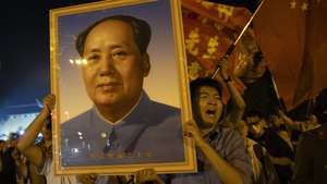 epaselect epa13223106 Attendees hold a portrait of Mao Zedong as they march during commemorations at Mao Zedong Square in Shaoshan, Hunan Province, central China, 08 September 2026. Shaoshan is the hometown of former Chinese Communist leader Mao Zedong, widely known as Chairman Mao, whose death on 09 September 1976 marks its 50th anniversary in 2026.  EPA/ANDRES MARTINEZ CASARES