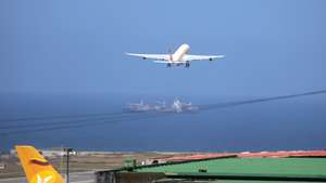 epa13205595 A Conviasa Airbus takes off at Simon Bolivar Airport in Maiquetia during its reopening in La Guaira, Venezuela, 01 September 2026. The airport resumed operations on 1 September for the first time since commercial flights were suspended following the earthquakes of 24 June 2026, which damaged infrastructure around Caracas.  EPA/MIGUEL GUTIERREZ