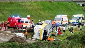 epa13229695 Emergency responders at the scene of an accident involving a travel coach in Susch in the canton of Grisons, Switzerland, 10 September 2026. Several people died in a tour bus accident on the road between Susch and Zernez in the Engadin valley in the canton of Grisons. Others were also injured, according to a statement  by the Grisons cantonal police.  EPA/ENGADINER POST/JON DUSCHLETTA MANDATORY CREDIT EDITORIAL USE ONLY/NO SALES