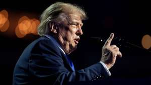 epa13227456 US President Donald Trump speaks on the first day of the Midterm Republican National Convention at the American Airlines Center in Dallas, Texas, USA, 09 September 2026. The two-day event, conceived by US President Donald Trump to spotlight key midterm congressional races, runs 09-10 September.  EPA/JEFF MCWHORTER