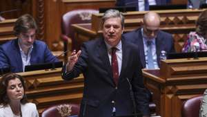 O líder parlamentar do CDS-PP, Paulo Núncio, intervém durante o debate de urgência, requerido pelo PCP, sobre “Exames Nacionais”, na Assembleia da República, em Lisboa, 17 de julho de 2026. MIGUEL A. LOPES/LUSA