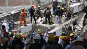 epa13164942 Members of the Mexican rescue brigade Los Topos and Colombian rescue workers participate in a search-and-rescue operation amid the rubble caused by the 7.4-magnitude earthquake, leaving more than two hundred people dead, in Cali, Colombia, 12 August 2026. The Mexican rescue workers arrived in Colombia from Venezuela, where they had been for 41 days following the two powerful earthquakes in La Guaira on June 24 that claimed more than 6,300 lives.  EPA/Ernesto Guzman
