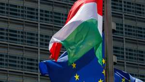 epa13002015 The flag of Hungary flies in front of the Berlaymont building ahead of a meeting between European Commission President Ursula von der Leyen and Hungarian Prime Minister Peter Magyar in Brussels, Belgium, 29 May 2026.  EPA/OLIVIER MATTHYS