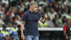 epa13250869 Sporting head coach Rui Borges gestures during the Portuguese First League soccer match Sporting CP against FC Arouca, in Lisbon, Portugal, 19 September 2026.  EPA/MIGUEL A. LOPES