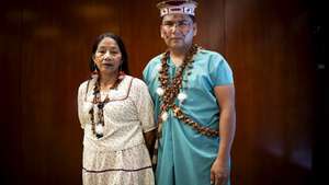 Os líderes indígenas Alicia Salazar (Siona) e Hernán Payaguaje (Secoya), representantes da Alianza Ceibo, vencedora do Prémio Gulbenkian para a Humanidade, posam para a fotografia durante uma entrevista à agência Lusa, na Fundação Calouste Gulbenkian, em Lisboa, 22 de setembro de 2026. (ACOMPANHA TEXTO DA LUSA DE 23-09-2026) FILIPE AMORIM/LUSA