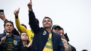 epa13221053 Brazilian presidential candidate Flavio Bolsonaro speaks at an event marking Brazil's Independence Day on Paulista Avenue in Sao Paulo, Brazil, 07 September 2026.  EPA/ISAAC FONTANA