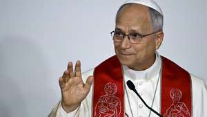 epa13264169 A handout picture provided by the Vatican Media shows Pope Leo XIV gesturing during a meeting with members of the Provincial Synodal Assembly at the Catholic Institute of Paris, in Paris, France, 26 September 2026. The Pontiff's apostolic journey to France runs from 25 to 28 September under the motto "So That the World May Have Life".  EPA/VATICAN MEDIA HANDOUT   HANDOUT EDITORIAL USE ONLY/NO SALES