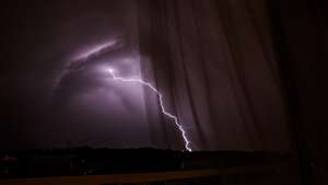 Trovoada e relâmpagos, Costa de Caparica, Setúbal, 21 de julho de 2020. CARLOS M. ALMEIDA/LUSA