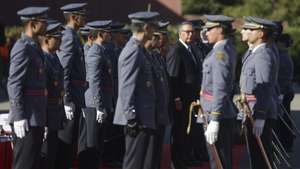 O Presidente da República, António José Seguro (C-D), durante a cerimónia de entrega de espadas aos novos oficiais que ingressam no Quadro Permanente do Exército, na Academia Militar, em Lisboa, 01 de outubro de 2026. ANTÓNIO PEDRO SANTOS/LUSA