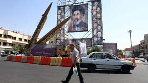 epa13267850 An Iranian man walks past Iranian Zolfaghar missiles placed in front of a billboard carrying a picture of Iranian Supreme Leader Ayatollah Mojtaba Khamenei at Baharestan Square in downtown Tehran, Iran, 28 September 2026. US President Donald Trump turned down Tehran's recent proposal to reopen the Strait of Hormuz.  EPA/ABEDIN TAHERKENAREH RESTRICTIONS: NO Access Israel Media/Persian Language TV Stations Outside Iran/Strictly No Access BBC Persian/VOA Persian/Manoto TV/Iran International TV. (As mandated by Iran's Directorate General for Foreign Media) --