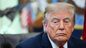 epa13287975 US President Donald Trump makes an announcement in the Oval Office at the White House in Washington, DC, USA, 07 October 2026.  EPA/Annabelle Gordon / POOL