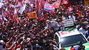 epa13292189 Brazilian President and reelection candidate Luiz Inacio Lula da Silva (L) greets supporters during a campaign event in Ceilandia, Brazil, 09 October 2026. Speaking from atop a pickup truck, Lula told supporters he would win the election and that Brazil would not return to fascism.  EPA/ANDRE BORGES