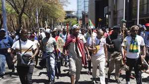 epa13291343 Anti-immigration protesters led by cultural activist Ngizwe Mchunu demonstrate outside the Constitutional Court in Johannesburg, South Africa, 09 October 2026. The march is part of an ongoing anti-immigration movement in South Africa, primarily led by March and March. The movement calls for the deportation of all undocumented immigrants and has attracted grassroots support as the country prepares for local elections on 04 November 2026.  EPA/Kim Ludbrook