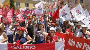 Manifestantes protestam contra o pacote laboral numa ação convocada pela CGTP-IN no dia da discussão na generalidade do Pacote Laboral na Assembleia da República, em Lisboa, 18 de junho de 2026. ANTÓNIO PEDRO SANTOS/LUSA