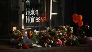 epa13318270 Tributes and flowers are seen for independent federal MP Helen Haines at her electoral office in Wangaratta, Australia, 21 October 2026. A man is facing multiple charges over a life-threatening and allegedly targeted attack on independent MP Helen Haines, who remains in a critical condition.  EPA/JAMES ROSS AUSTRALIA AND NEW ZEALAND OUT