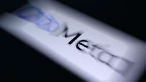 epa13026226 The Meta logo is displayed on a mobile phone in Liverpool, Britain, 09 June 2026. Leading AI (artificial intelligence) and technology companies Anthropic, OpenAI, and SpaceX are preparing to go public this year at an estimated combined valuation of around four trillion dollars (approximately 3.44 trillion euros).  EPA/ADAM VAUGHAN