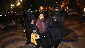 Riot police advance on demonstrators during a rally for the right to housing in Lisbon, Portugal, 25 October 2026. The protest for the right to housing and against the rising cost of living in Portugal began in the city of Porto on the 10th of this month, and subsequently spread to Lisbon and several other Portuguese cities. JOSE SENA GOULAO/LUSA