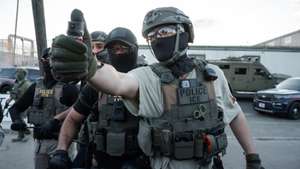 epa13001748 An Immigration and Customs Enforcement (ICE) agent threatens with pepper spray during a protest against the treatment of detainees at the Delaney Hall Detention Facility in Newark, New Jersey, USA, 28 May 2026 (issued 29 May 2026). About 300 detainees at Delaney Hall immigration facility center signed a letter, beginning a hunger strike over detention conditions since 22 May 2026.  EPA/OLGA FEDOROVA