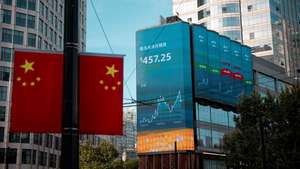 epa12935738 A large screen shows the latest stock exchange and economic data in Shanghai, China, 06 May 2026. Global stock markets are experiencing an upward trend, while oil prices are declining following reports of a potential peace agreement involving Iran.  EPA/ALEX PLAVEVSKI