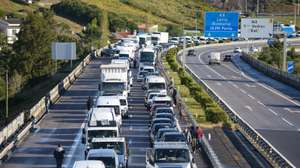 Fila de trânsito entre os quilómetros 34 e 35 no sentido norte sul, em Catefica, Torres Vedras, 05 de abril de 2019. CARLOS BARROSO/LUSA
