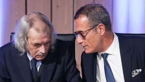 O presidente da EDP,  António Mexia (D), conversa com Manso Neto (E), durante a assembleia-geral de acionistas da EDP, Lisboa, 24 de abril de 2019. ANTÓNIO COTRIM/LUSA