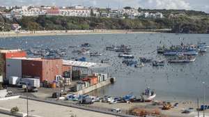 Chegada de barcos carregados de peixe ao Porto de pesca de Sines, 3 de novembro de 2017. TIAGO CANHOTO /LUSA