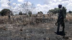 Militares de Moçambique e Ruanda
