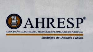 Placa da  Associação da Hotelaria, Restauração e Similares de Portugal (AHRESP), em Lisboa, 10 de agosto de 2021. ANTÓNIO COTRIM/LUSA