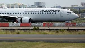 epa10412378 Qantas flight QF144 lands at Sydney International Airport in Sydney, New South Wales, Australia, 18 January 2023. A Qantas flight has landed at Sydney Airport after issuing a mayday call as it travelled from Auckland, New Zealand with emergency services rushing to the aircraft.  EPA/JEREMY NG AUSTRALIA AND NEW ZEALAND OUT