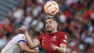 epa10697286 Portugal player Raphael Guerreiro (R) in action during the UEFA Euro 2024 qualifying soccer match between Portugal and against Bosnia-Herzegovina in Lisbon, Portugal, 17 June 2023.  EPA/MANUEL DE ALMEIDA