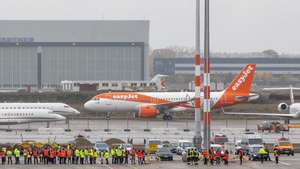 epa08788742 Aircraft of airline Easyjet arrives at Berlin&#039;s airport &quot;Berlin Brandenburg Airport Willy Brandt&quot;, during the opening on the first day of operation for the new BER Berlin Brandenburg Airport on October 31, 2020 in Schoenefeld, Germany. The new airport incorporates former Schoenefeld airport as its Terminal 5 and also replaces Tegel Airport, which will close in coming days. Berlin Brandenburg Airport was originally scheduled to open in 2011 but was stricken by design flaws, corruption scandals, legal wranglings and failed technical audits. The airport will serve Berlin and the surrounding region.  EPA/Maja Hitij / POOL