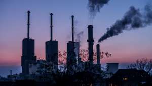 epa09678983 A view of the towers of the thermal power station during sunset in Berlin, Germany, 11 January 2022. The German Minister of Economics and Climate Protection Habeck said at a press conference on 11 January that without new measures, the 2030 climate targets would be missed in all sectors in Germany.  EPA/FILIP SINGER