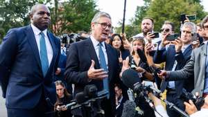 epaselect epa11603022 Prime Minister of the United Kingdom Keir Starmer (C), speaks to the media outside the West Wing of the White House after meeting with US President Joe Biden in Washington, DC, USA, 13 September 2024. The two leaders discussed Ukraine’s push to strike targets in Russia with Western missiles.  EPA/JIM LO SCALZO