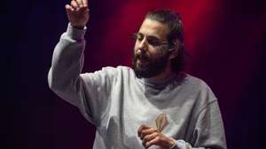 O músico português, Salvador Sobral, durante o concerto no XXIV Festival Músicas do Mundo 2024, em Sines, 24 de julho de 2024. O festival decorre até 27 de julho. TIAGO CANHOTO/LUSA