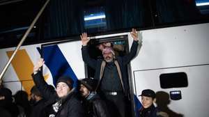 epa11813633 People forced to flee from Ghouta to Idlib in 2018, arrive in Damascus, Syria, 08 January 2025, after opposition forces toppled president Bashar al-Assad. A group of internally displaced people from eastern Ghouta and rural Damascus, who were forced to leave their homes to Idlib in 2018, returned amid celebrations at Umayyad Square in Damascus on 08 January.  EPA/HASAN BELAL