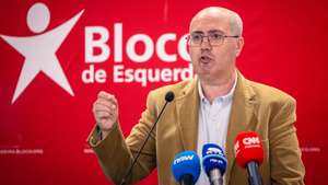 Roberto Almada, cabeça de lista do Bloco de Esquerda (BE) discursa durante o almoço convivio do partido na freguesia de Câmara de Lobos, no primeiro dia de campanha para as eleições legislativas reginais da Madeira, 9 de março de 2025, GREGÓRIO CUNHA/LUSA